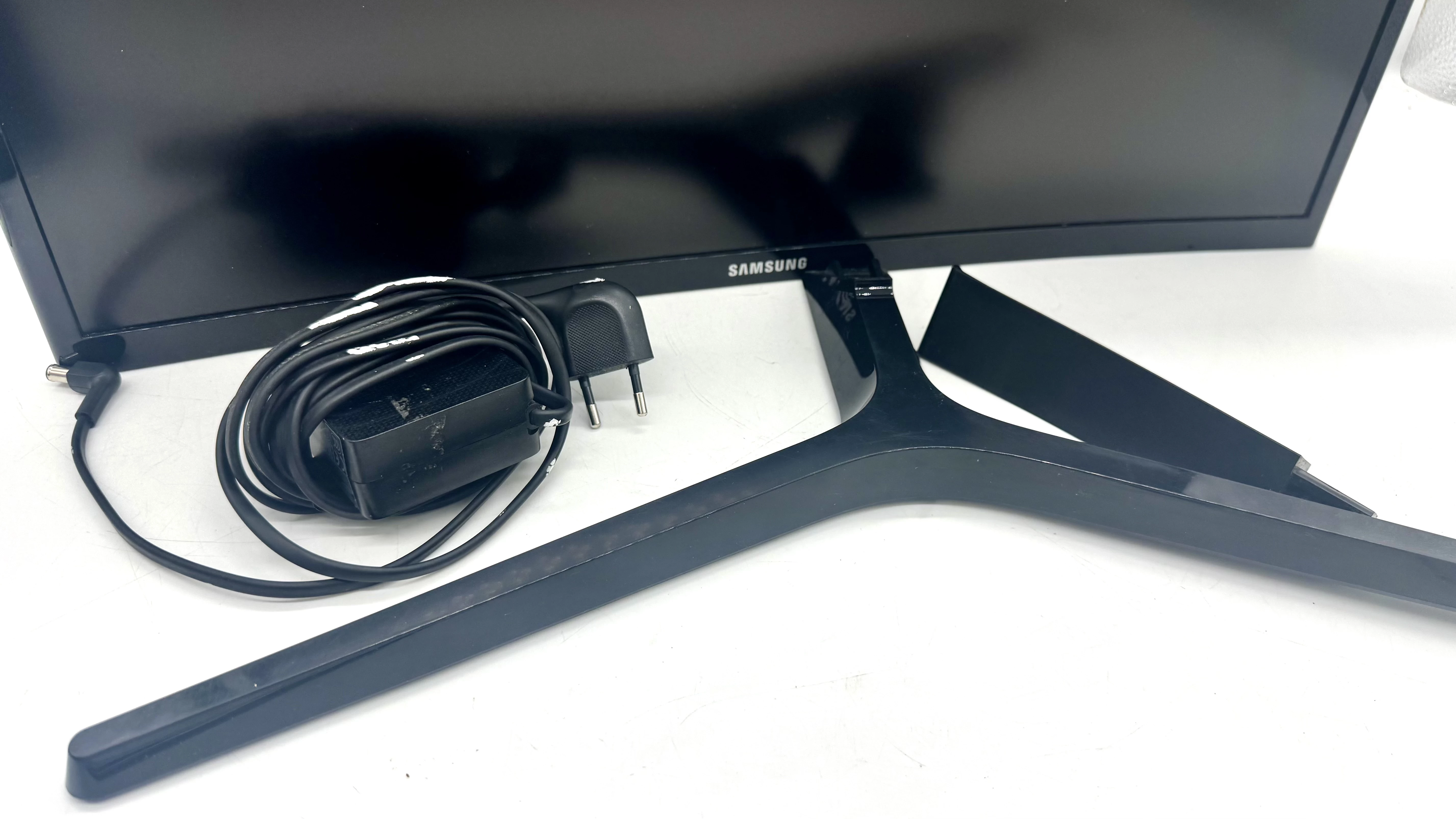 monitor-led-samsung-c24rg50fqux-235-1920-x-1080-px-va-ean-gtin-8801643617547