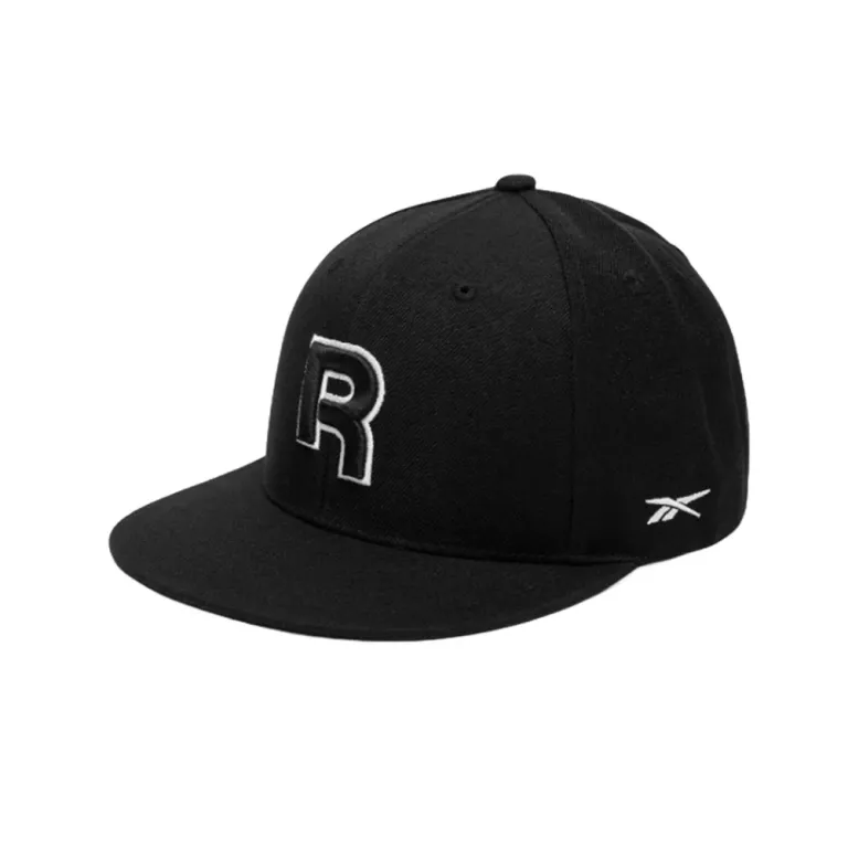 CZAPKA Z DASZKIEM REEBOK RBH4400-AW24