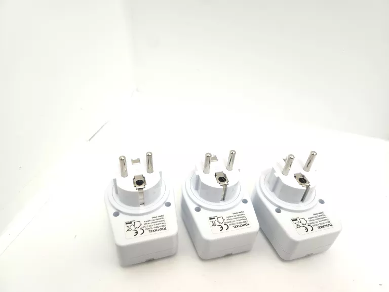 3 GNIAZDKA SIECIOWE STEROWANIE PILOTEM