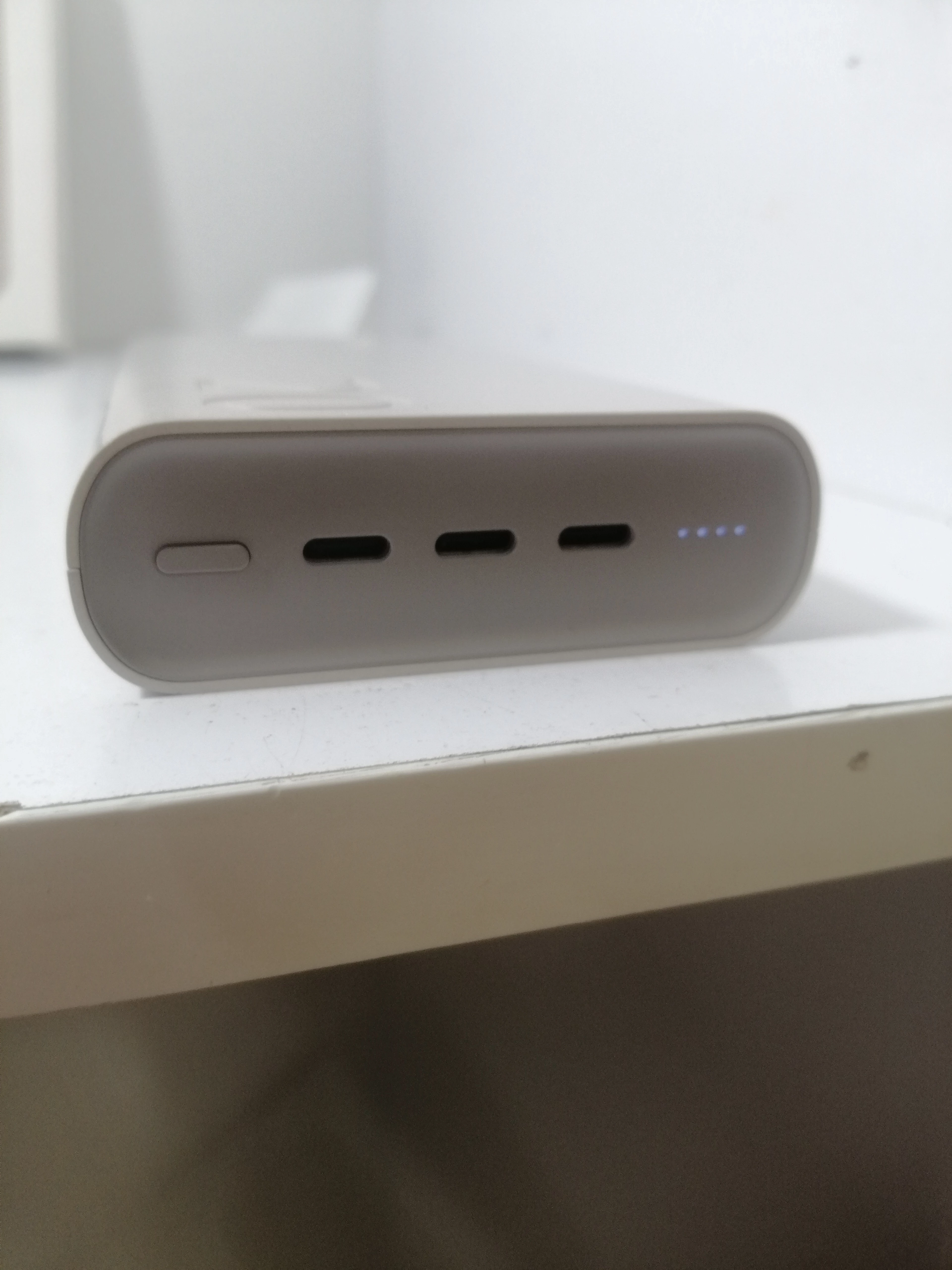 powerbank-samsung-eb-p4520xuegeu-20000mah-45w-bezowy-kod-producenta-eb-p4520xuegeu