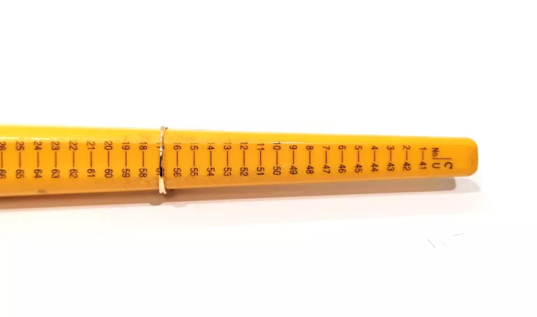 DELIKATNY ZŁOTY PIERŚCIONEK 585 1,34G