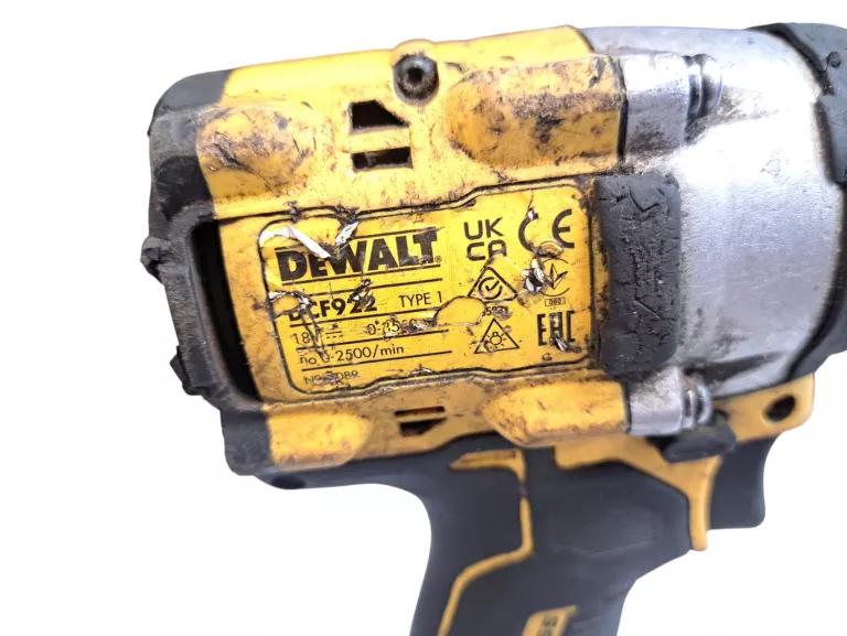 AKUMULATOROWY KLUCZ UDAROWY DEWALT DCF922 18V XR+ BAT. 5.0AH