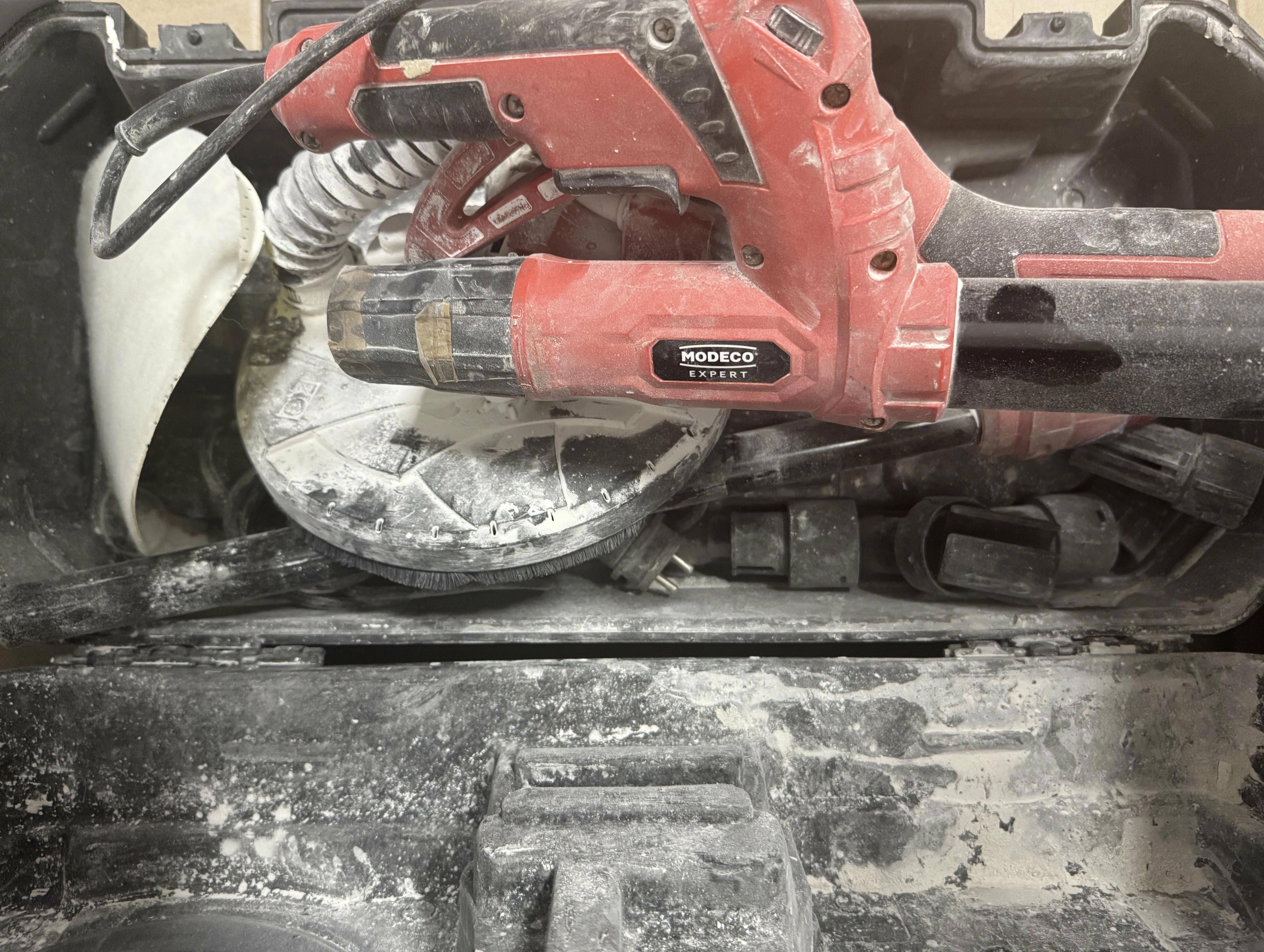 szlifierka-do-gipsu-modeco-mn-93-225-225mm-600w-walizka-stan-11323-2