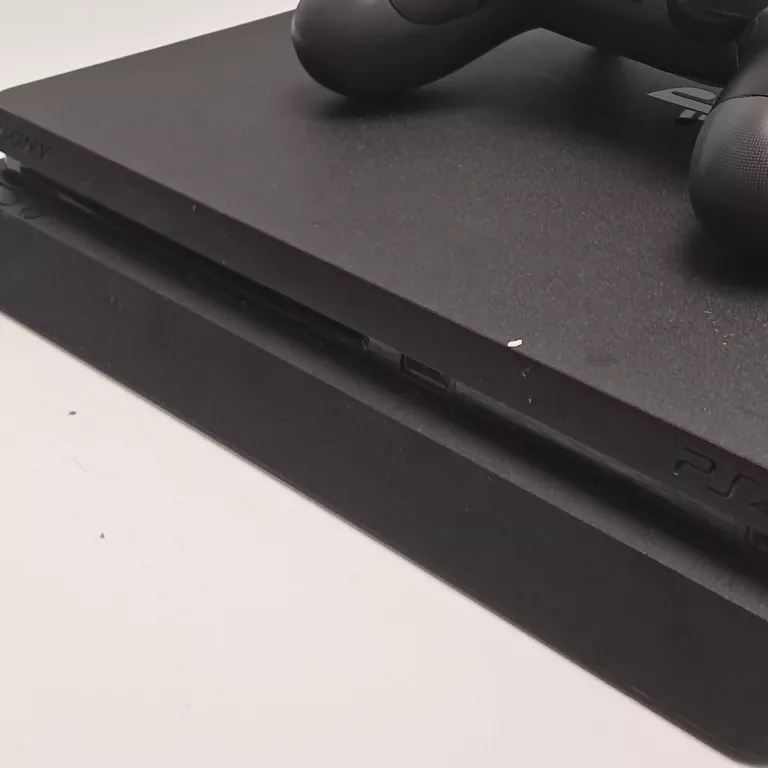 KONSOLA PS4 + PAD