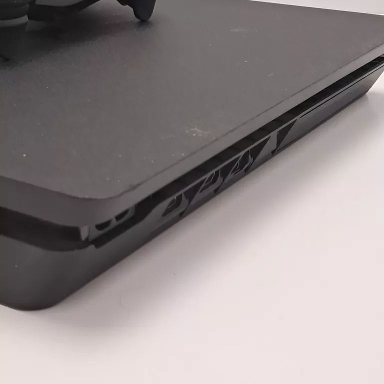 KONSOLA PS4 + PAD