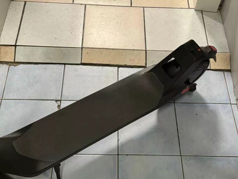 HULAJNOGA ELEKTRYCZNA XIAOMI ELECTRIC SCOOTER 4 LITE (2ND GEN) GWAR