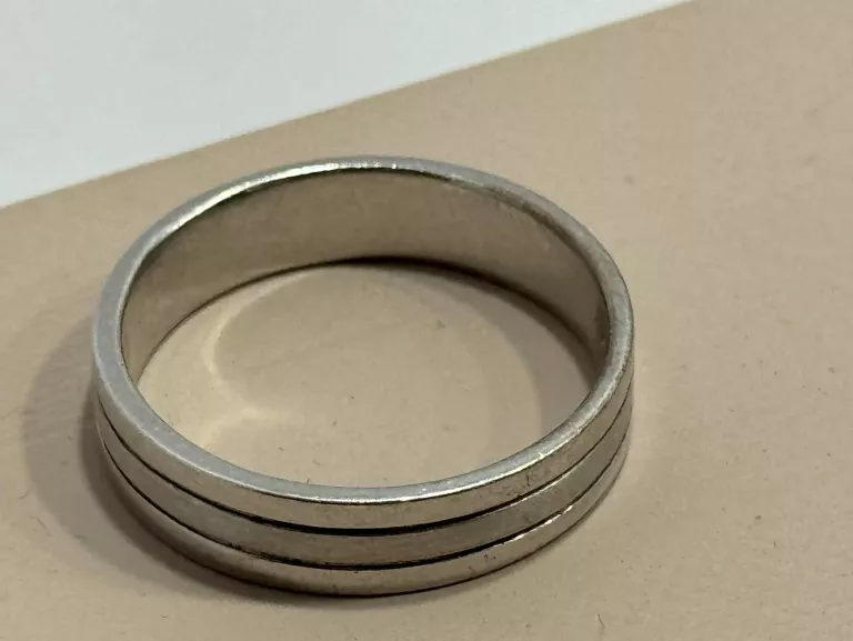 SREBRNA OBRĄCZKA 5.78G R27