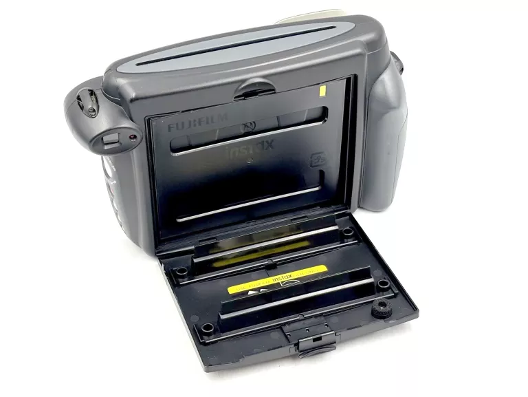 aparat-natychmiastowy-fujifilm-instax-210-czarny-konstrukcja-234317-2