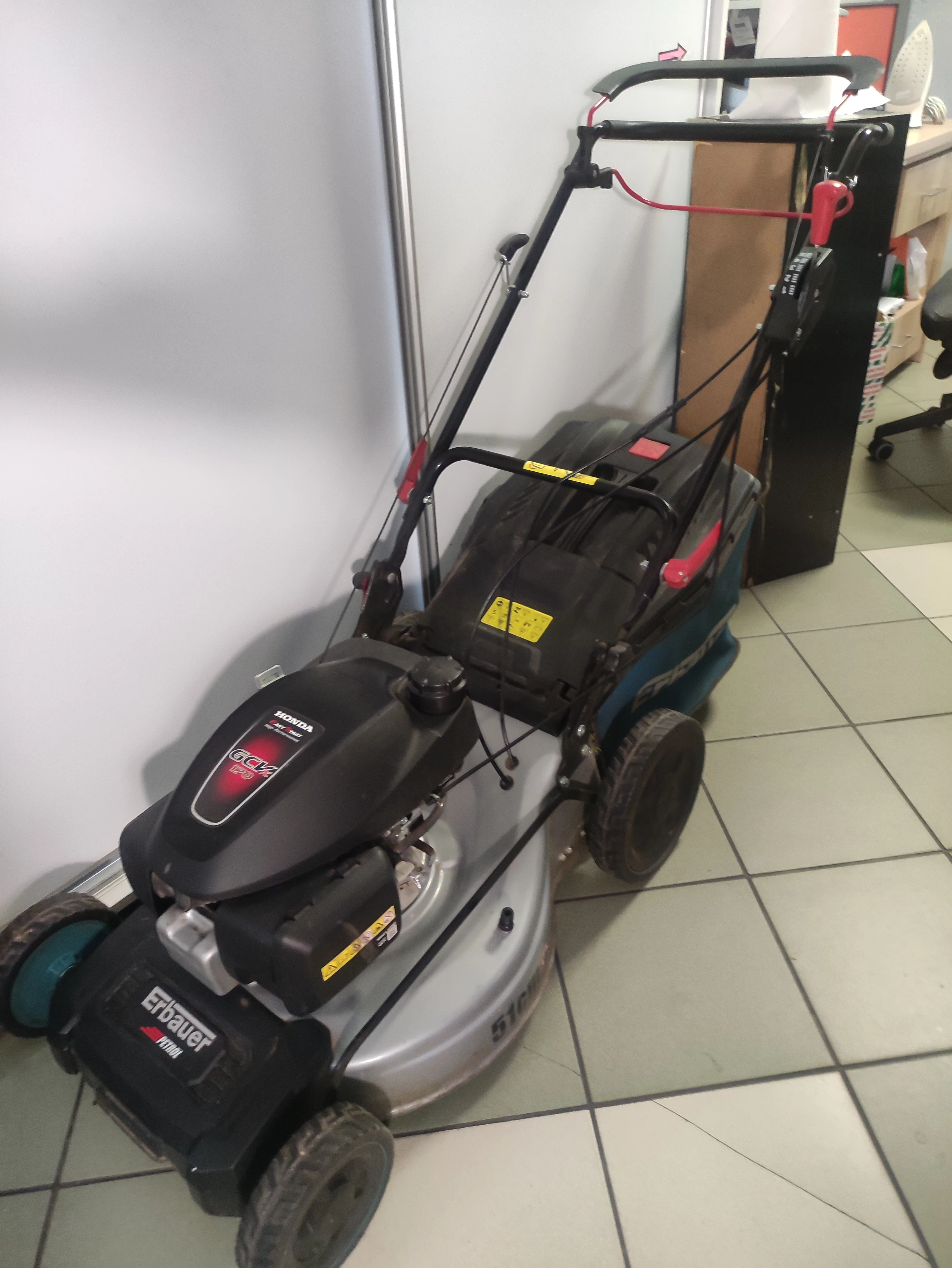 kosiarka-spalinowa-z-napedem-erbauer-elmp170sp51-silnik-honda-gcvx-170-dabrowskiego-30-naklo