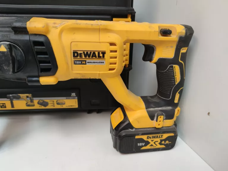 MŁOTOWIERTARKA DEWALT DCH133