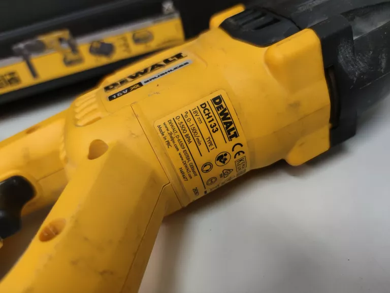 MŁOTOWIERTARKA DEWALT DCH133