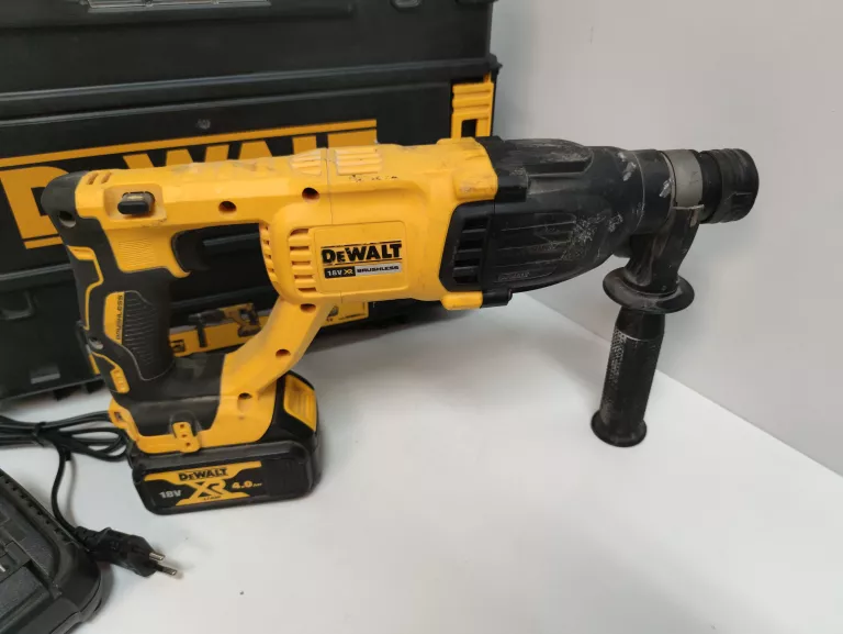 MŁOTOWIERTARKA DEWALT DCH133