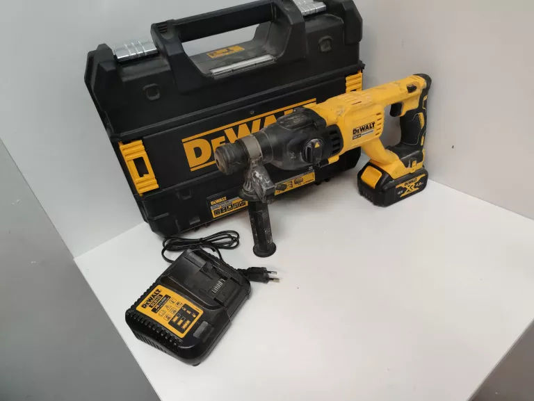 MŁOTOWIERTARKA DEWALT DCH133