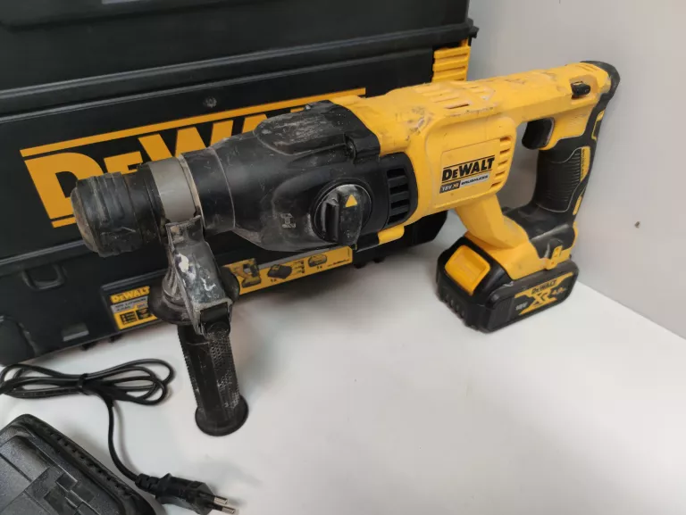MŁOTOWIERTARKA DEWALT DCH133
