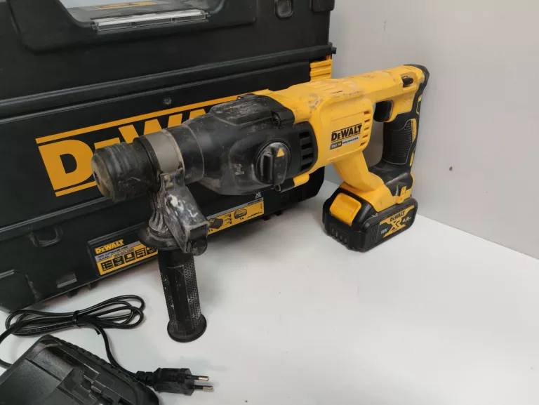 MŁOTOWIERTARKA DEWALT DCH133