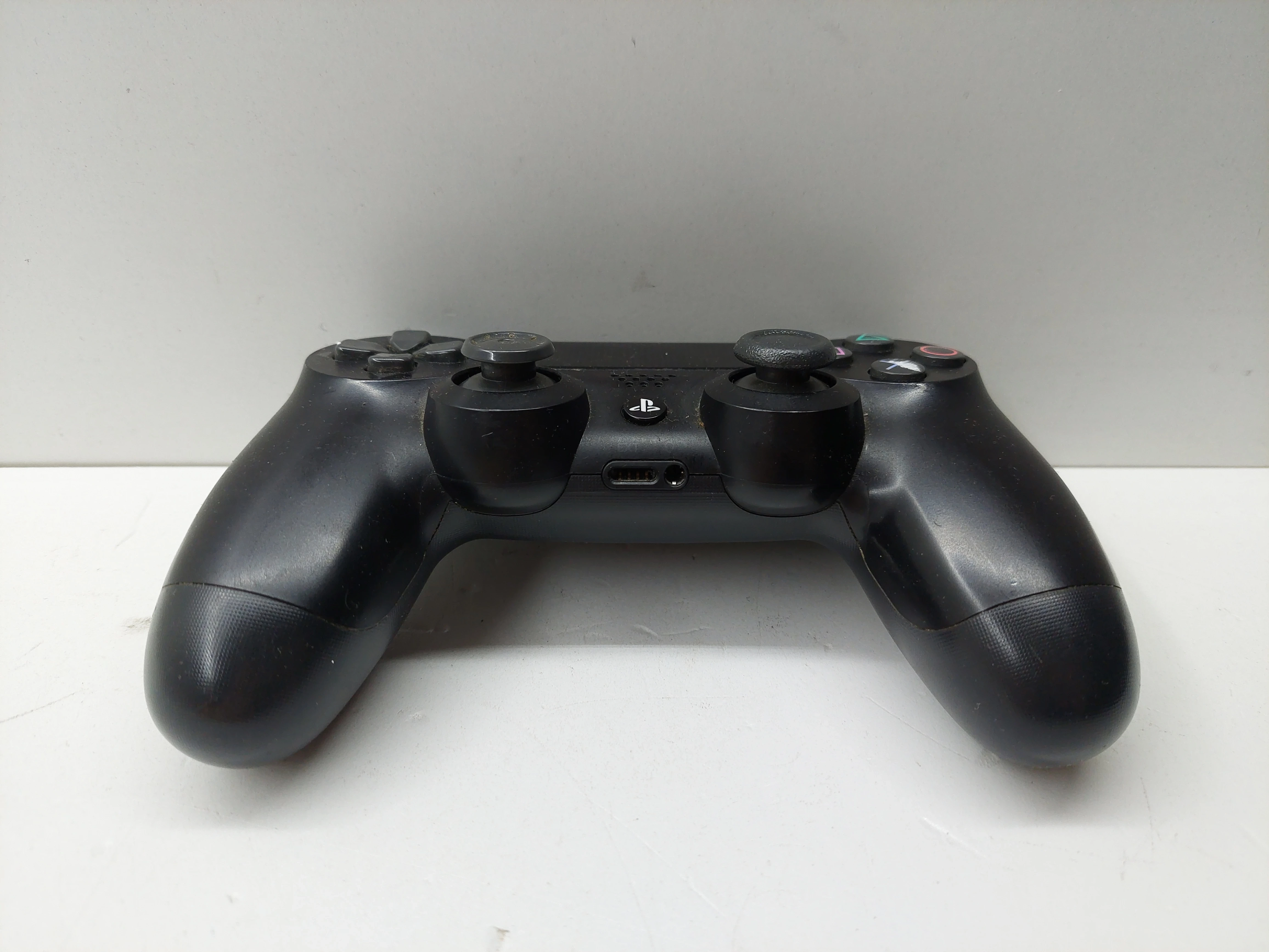 pad-do-konsoli-ps4-pochodzenie-210658-243446