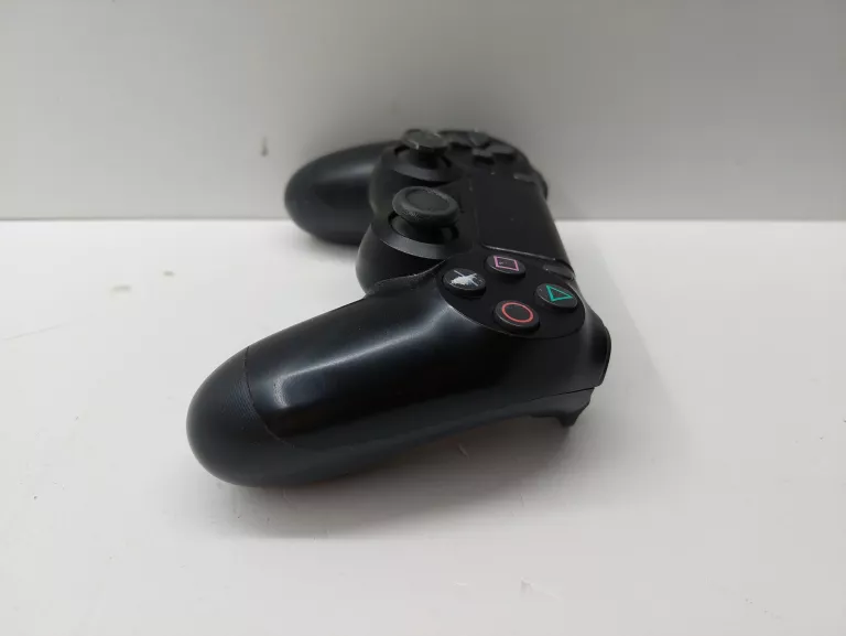 pad-do-konsoli-ps4-kolor-249512-1647413