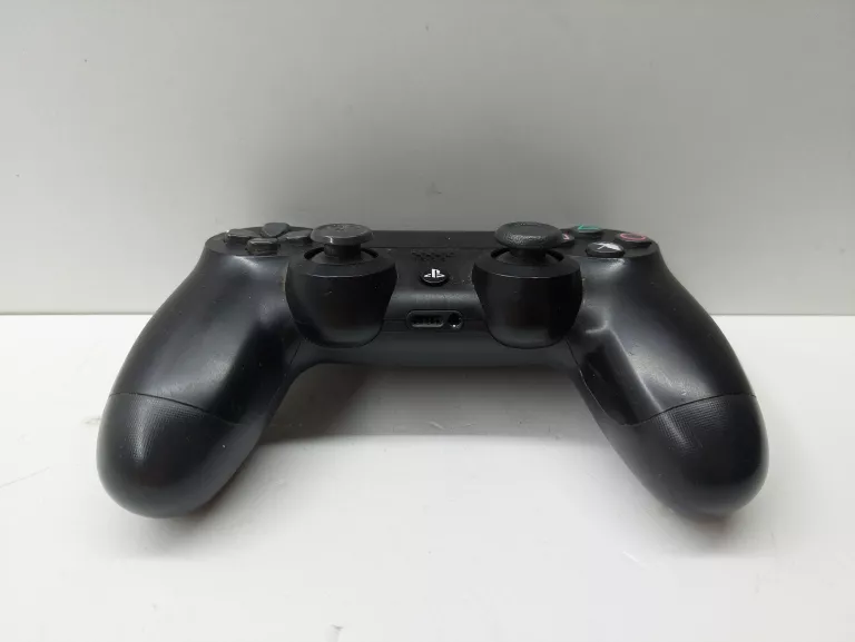 pad-do-konsoli-ps4-pochodzenie-210658-243446