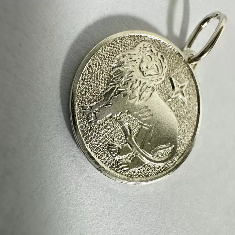 SC121 DELIKATNY DAMSKI WISIOREK DO ŁAŃCUSZKA TALAREK ZNAK ZODIAKU "LEW"