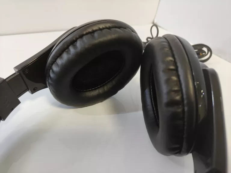 SŁUCHAWKI STUDYJNE WOKÓŁUSZNE SHURE SRH 240A EFS BK PRZEWODOWE