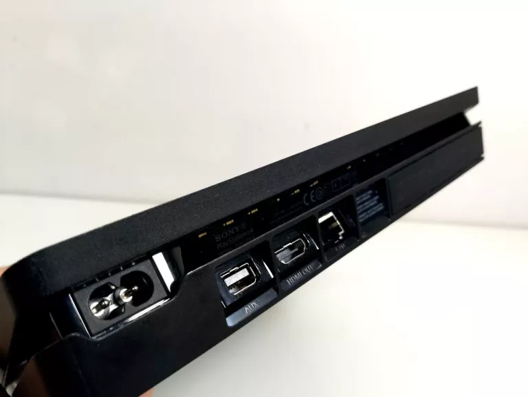 KONSOLA PS4 SLIM 500GB + PAD + OKABLOWANIE