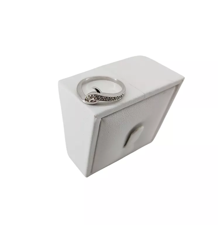 SREBRNY PIERŚCIONEK R: 14 W: 1,80G