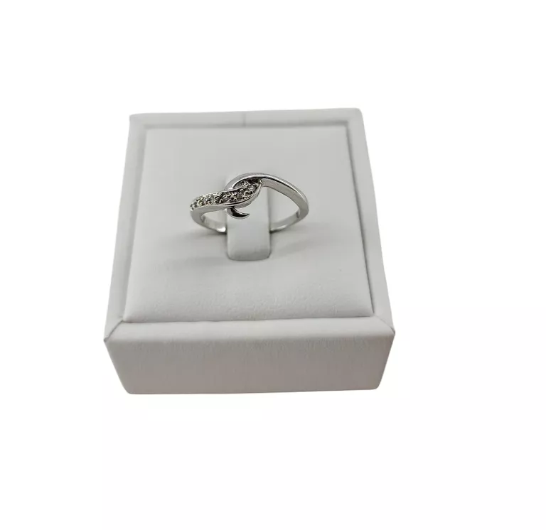 SREBRNY PIERŚCIONEK R: 14 W: 1,80G