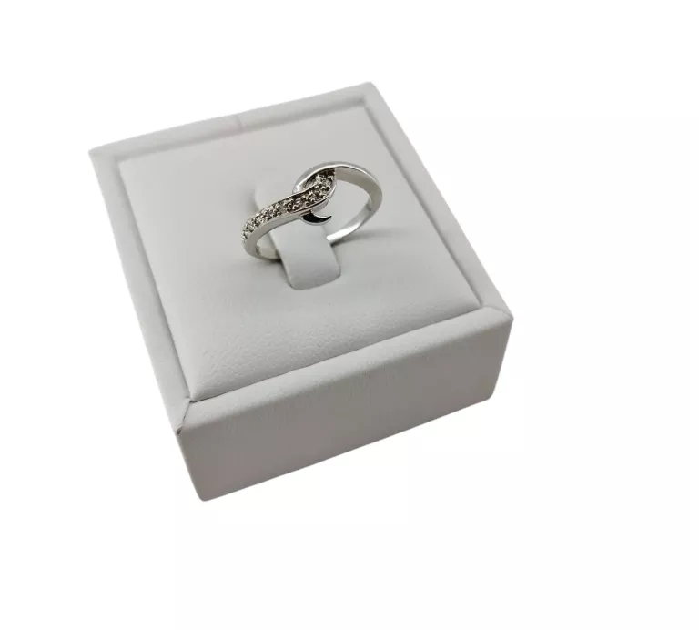 SREBRNY PIERŚCIONEK R: 14 W: 1,80G