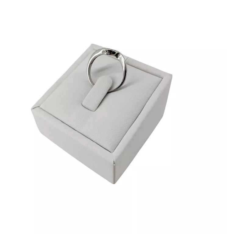 SREBRNY PIERŚCIONEK R: 14 W: 1,80G