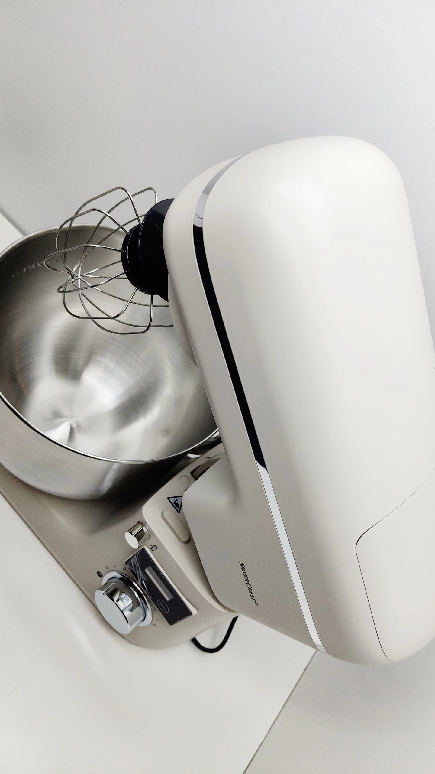 robot-kuchenny-planetarny-silvercrest-skmw-900-b2-bezowy-900w-stan-11323-2