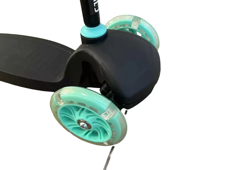 HULAJNOGA LED PLAYGROUND SCOOTER TRÓJKOŁOWA 3 KOŁA