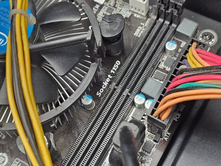 KOMPUTER STACJONARNY INTEL CORE I3-4160 8GB RAM 512GB SSD MSI GTX 750 TI