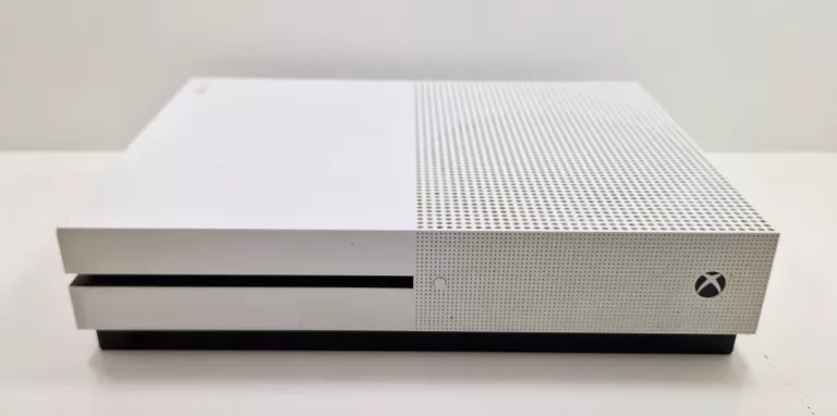 KONSOLA  XBOX ONE S 500 GB + PAD + GRY