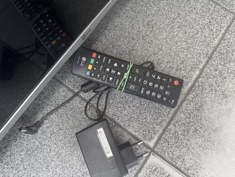 TELEWIZOR LG 32LH510B + PILOT
