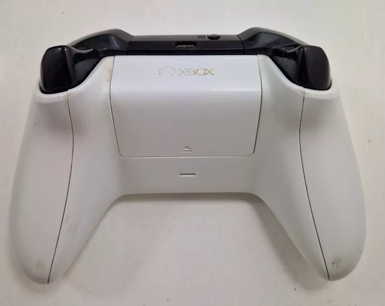 KONSOLA  XBOX ONE S 500 GB + PAD + GRY