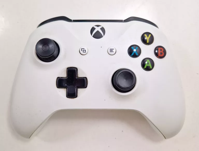 KONSOLA  XBOX ONE S 500 GB + PAD + GRY