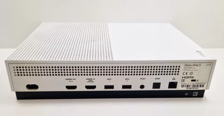KONSOLA  XBOX ONE S 500 GB + PAD + GRY
