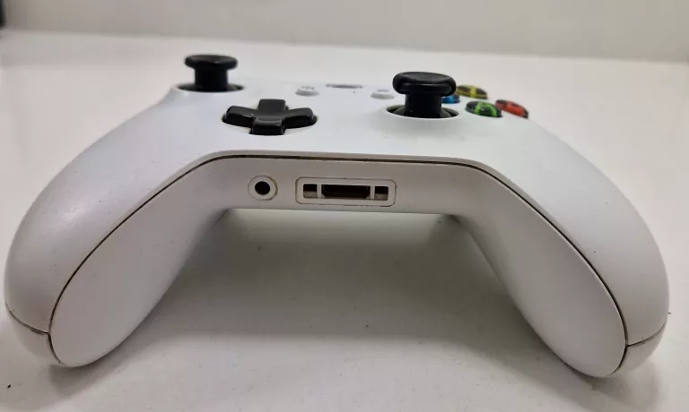 KONSOLA  XBOX ONE S 500 GB + PAD + GRY
