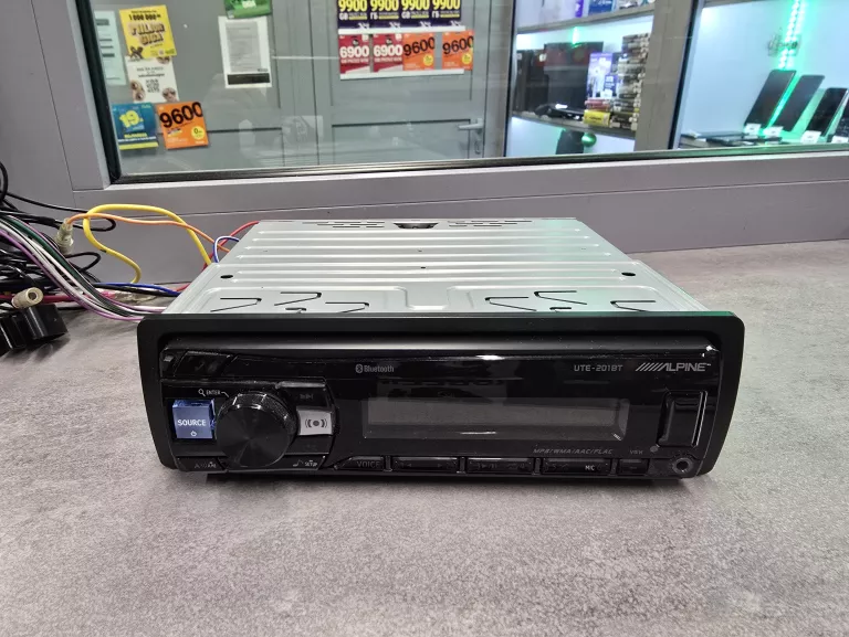 RADIO SAMOCHODOWE ALPINE UTE-201BT