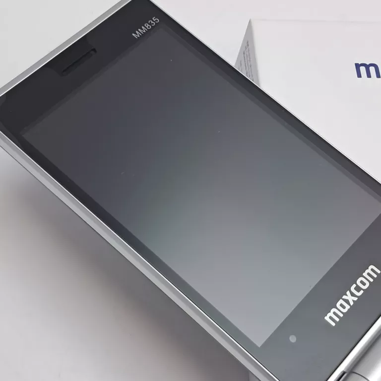 TELEFON MAXCOM MM835