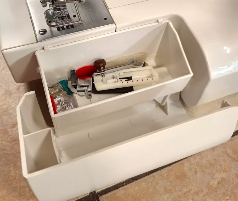 maszyna-do-szycia-lervia-564-komplet-kolor-dominujacy-129357-2