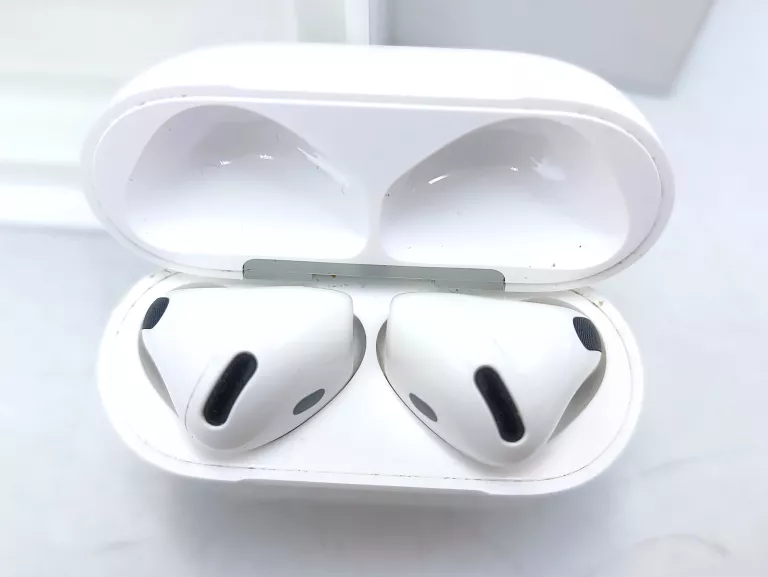 SŁUCHAWKI AIRPODS 4