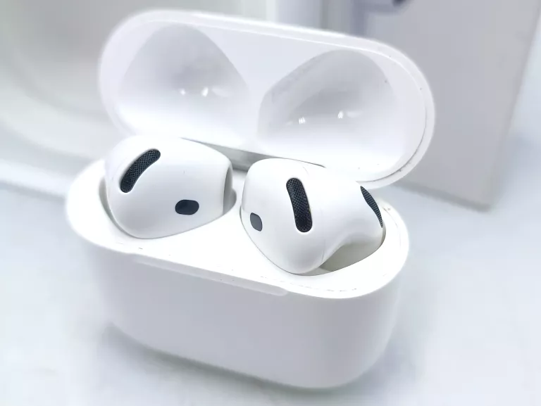 SŁUCHAWKI AIRPODS 4