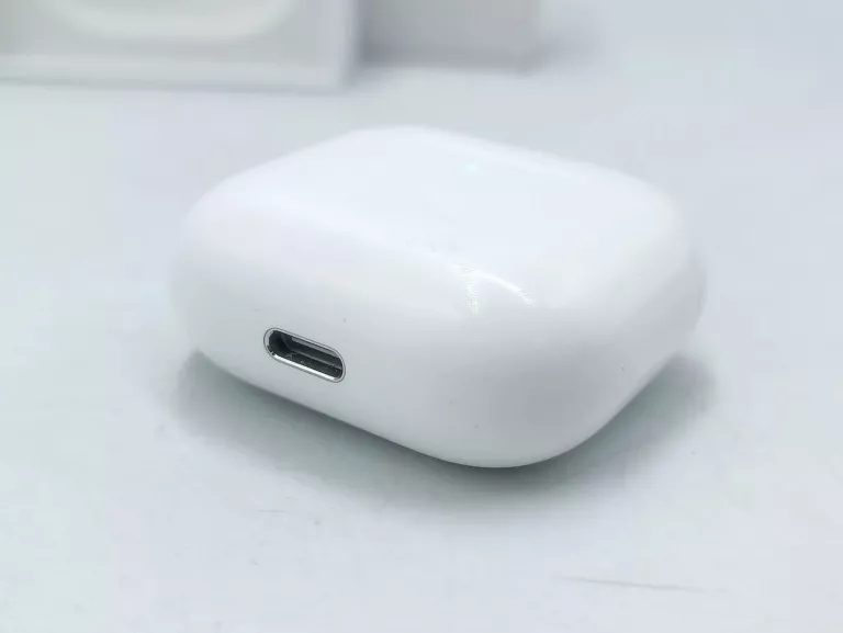 SŁUCHAWKI AIRPODS 4