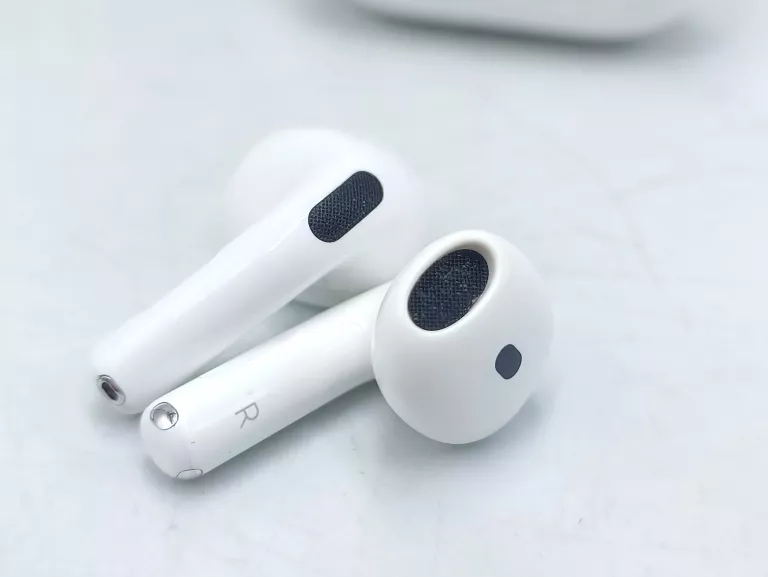 SŁUCHAWKI AIRPODS 4