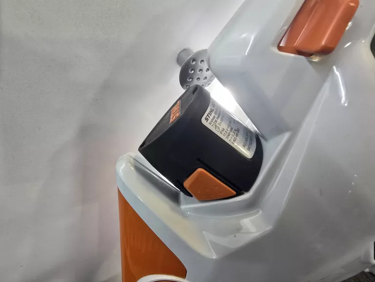 stihl-akumulatorowa-kosa-podkaszarka-trymer-fsa-30-2xaku-ladowarka-stan-11323-2