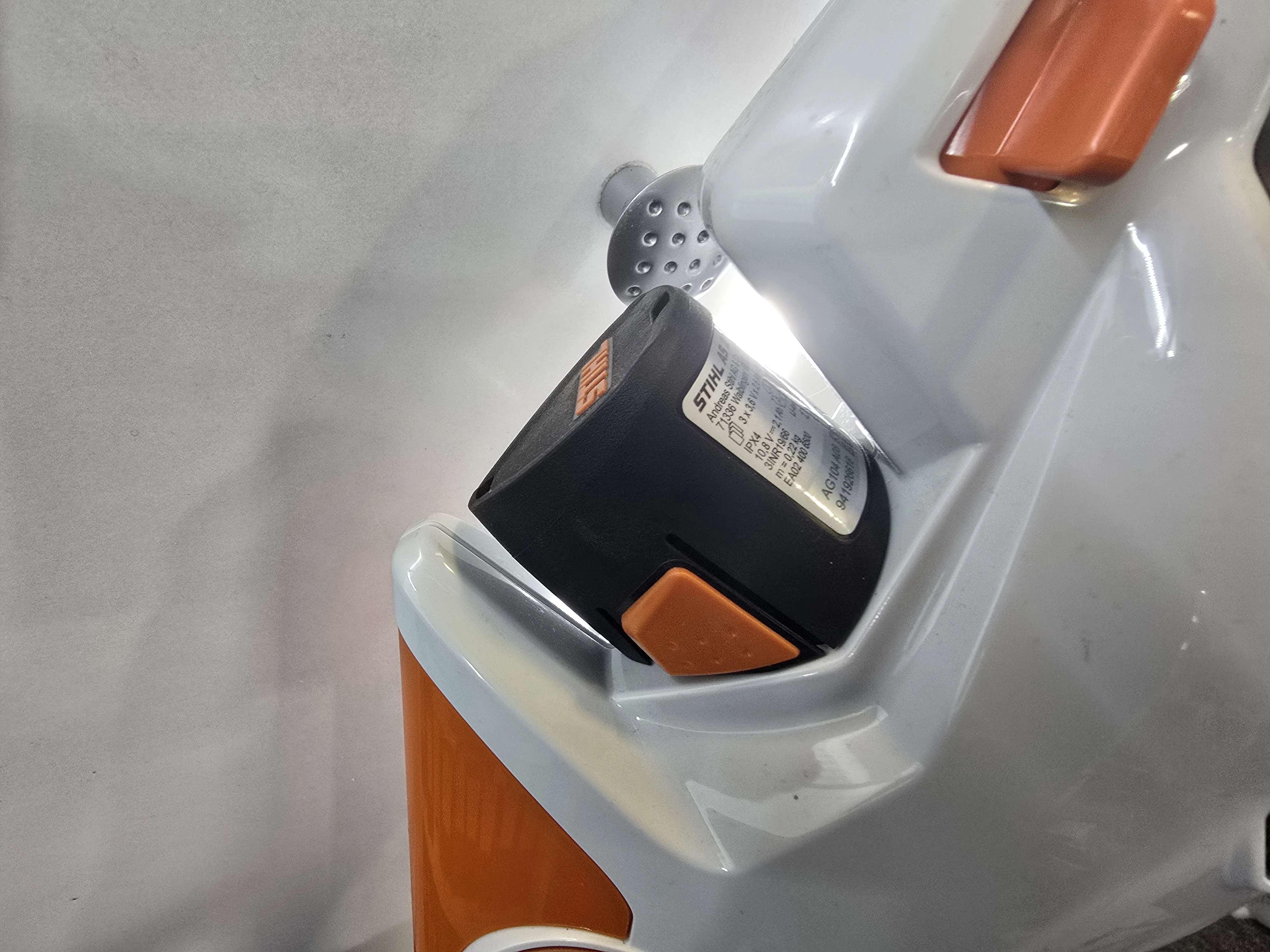 stihl-akumulatorowa-kosa-podkaszarka-trymer-fsa-30-2xaku-ladowarka-stan-11323-2