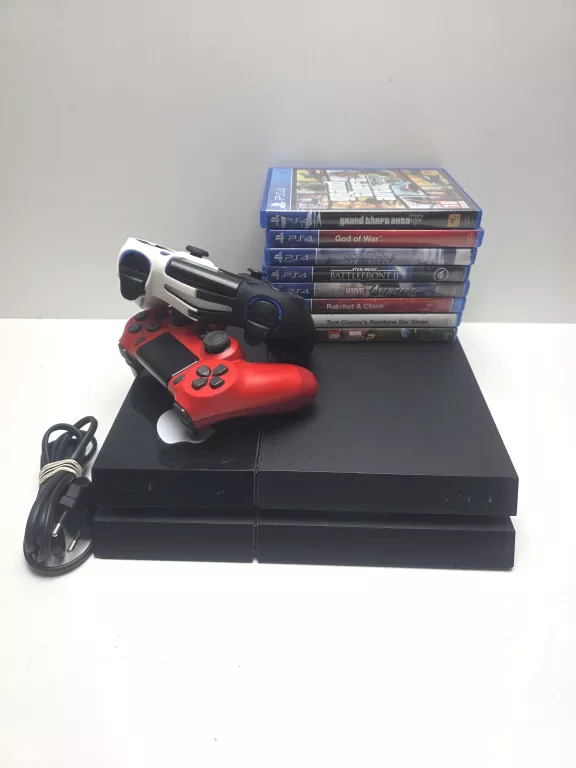 KONSOLA PS4 + 2 PADY+ GRY