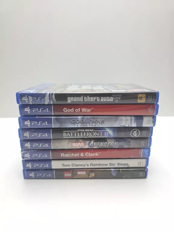 KONSOLA PS4 + 2 PADY+ GRY
