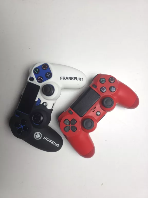 KONSOLA PS4 + 2 PADY+ GRY